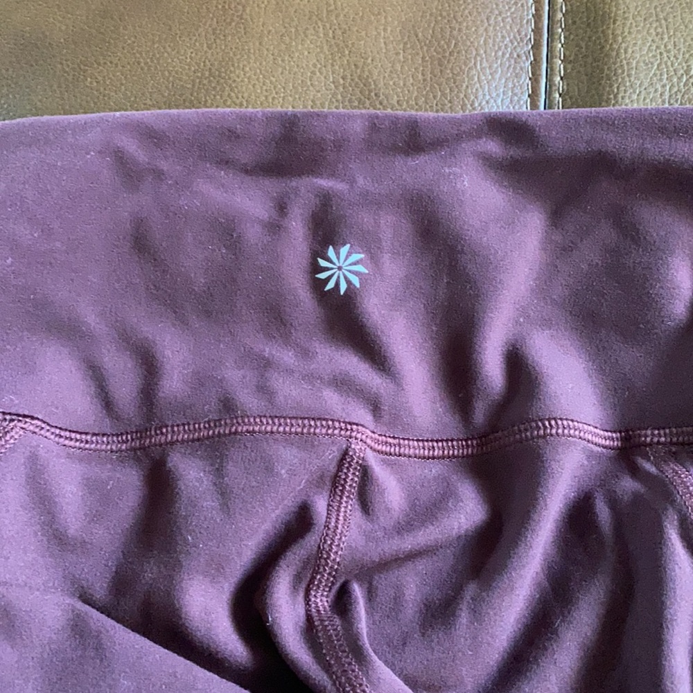 GUC Athleta salutation stash pocket tight - Picture 2 of 3